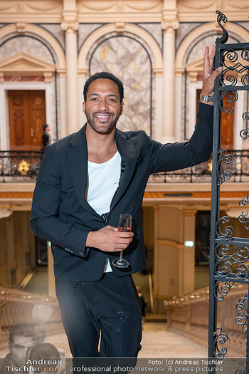 Humanic x Silvia Schneider und Kunstausstellung - Künstlerhaus, Wien - Do 22.10.2026 - Cesar SAMPSON (Portrait)48