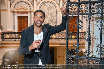Humanic x Silvia Schneider und Kunstausstellung - Künstlerhaus, Wien - Do 22.10.2026 - Cesar SAMPSON (Portrait)50