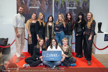 Humanic x Silvia Schneider und Kunstausstellung - Künstlerhaus, Wien - Do 22.10.2026 - Gruppenfoto 1. Platz Modeschule Hetzendorf133