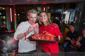 Rose May Alaba Konzert - McDonalds Filiale Riverside Handelskai, Wien - Di 27.10.2026 - Michael Michi SKOPEK, Alina HÖFLECHNER2