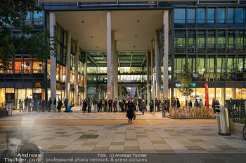 Rose May Alaba Konzert - McDonalds Filiale Riverside Handelskai, Wien - Di 27.10.2026 -  3