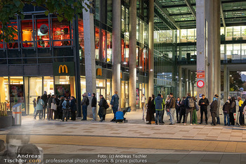 Rose May Alaba Konzert - McDonalds Filiale Riverside Handelskai, Wien - Di 27.10.2026 -  4