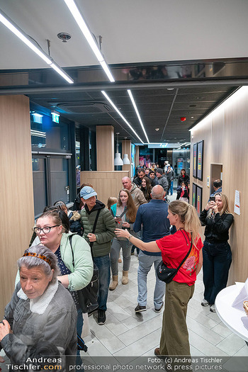 Rose May Alaba Konzert - McDonalds Filiale Riverside Handelskai, Wien - Di 27.10.2026 -  9