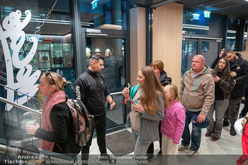 Rose May Alaba Konzert - McDonalds Filiale Riverside Handelskai, Wien - Di 27.10.2026 -  11