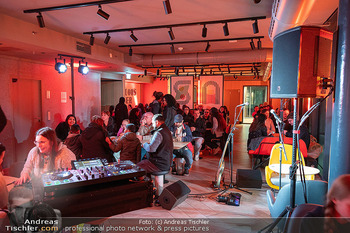 Rose May Alaba Konzert - McDonalds Filiale Riverside Handelskai, Wien - Di 27.10.2026 -  14