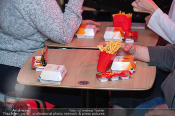 Rose May Alaba Konzert - McDonalds Filiale Riverside Handelskai, Wien - Di 27.10.2026 -  26