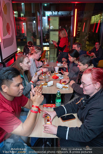 Rose May Alaba Konzert - McDonalds Filiale Riverside Handelskai, Wien - Di 27.10.2026 -  28