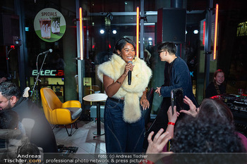 Rose May Alaba Konzert - McDonalds Filiale Riverside Handelskai, Wien - Di 27.10.2026 - Rose May ALABA45