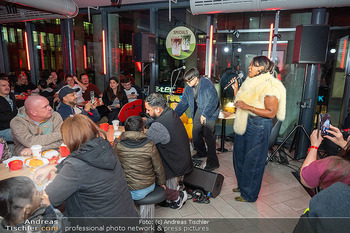Rose May Alaba Konzert - McDonalds Filiale Riverside Handelskai, Wien - Di 27.10.2026 -  46