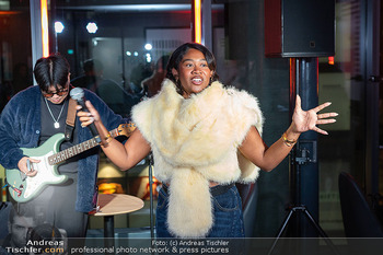Rose May Alaba Konzert - McDonalds Filiale Riverside Handelskai, Wien - Di 27.10.2026 - Rose May ALABA47