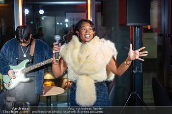 Rose May Alaba Konzert - McDonalds Filiale Riverside Handelskai, Wien - Di 27.10.2026 - Rose May ALABA48