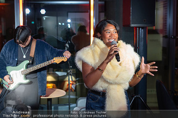 Rose May Alaba Konzert - McDonalds Filiale Riverside Handelskai, Wien - Di 27.10.2026 - Rose May ALABA49