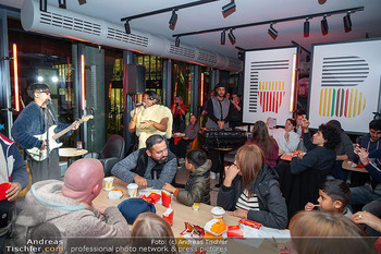 Rose May Alaba Konzert - McDonalds Filiale Riverside Handelskai, Wien - Di 27.10.2026 -  54
