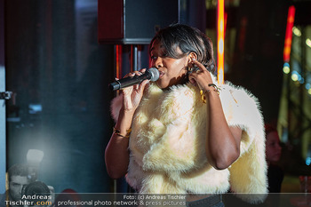 Rose May Alaba Konzert - McDonalds Filiale Riverside Handelskai, Wien - Di 27.10.2026 - Rose May ALABA56