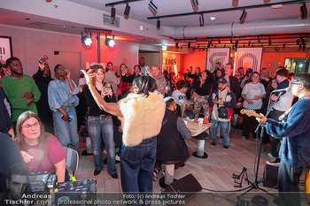Rose May Alaba Konzert - McDonalds Filiale Riverside Handelskai, Wien - Di 27.10.2026 -  60