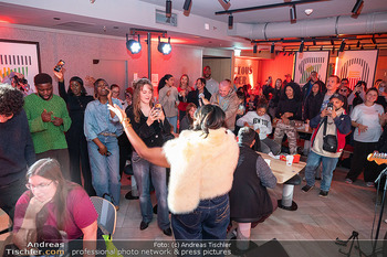 Rose May Alaba Konzert - McDonalds Filiale Riverside Handelskai, Wien - Di 27.10.2026 -  61