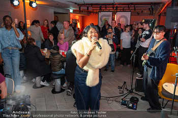 Rose May Alaba Konzert - McDonalds Filiale Riverside Handelskai, Wien - Di 27.10.2026 -  62