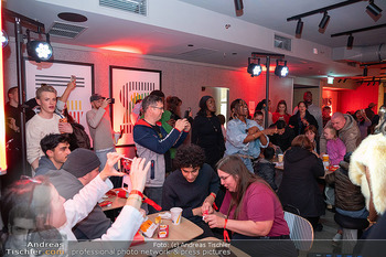 Rose May Alaba Konzert - McDonalds Filiale Riverside Handelskai, Wien - Di 27.10.2026 -  64