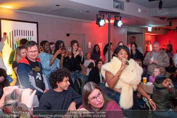 Rose May Alaba Konzert - McDonalds Filiale Riverside Handelskai, Wien - Di 27.10.2026 -  69