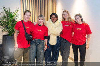 Rose May Alaba Konzert - McDonalds Filiale Riverside Handelskai, Wien - Di 27.10.2026 -  73