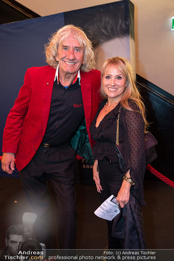 Premiere Paul Sommersguter - Vindobona, Wien - Di 27.10.2026 - Toni REI mit Freundin Sonja11