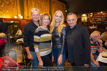 Premiere Andreas Ferner - Orpheum, Wien - Mi 28.10.2026 - Familie Heimo und Beatrice TURIN mit Eltern Mutter Vater Otto un12