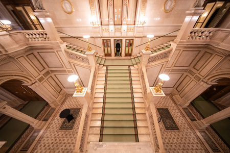Opernball PK - Pressekonferenz zum 68. Wiener Opernball - Feststiege Wiener Staatsoper, leer by Andreas Tischler