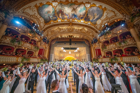 25. Grazer Opernredoute Ball, - Balleröffnung Tanzpaare Eröffnungskomitee Debütanten tanzen B by Andreas Tischler